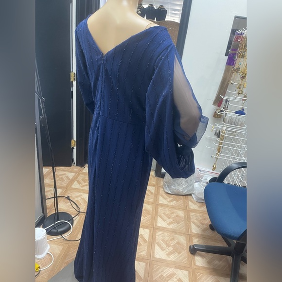 Gown - Picture 2 of 4